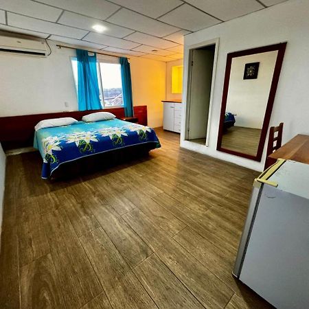 Hostal Muyuyo Пуэрто-Айора Экстерьер фото