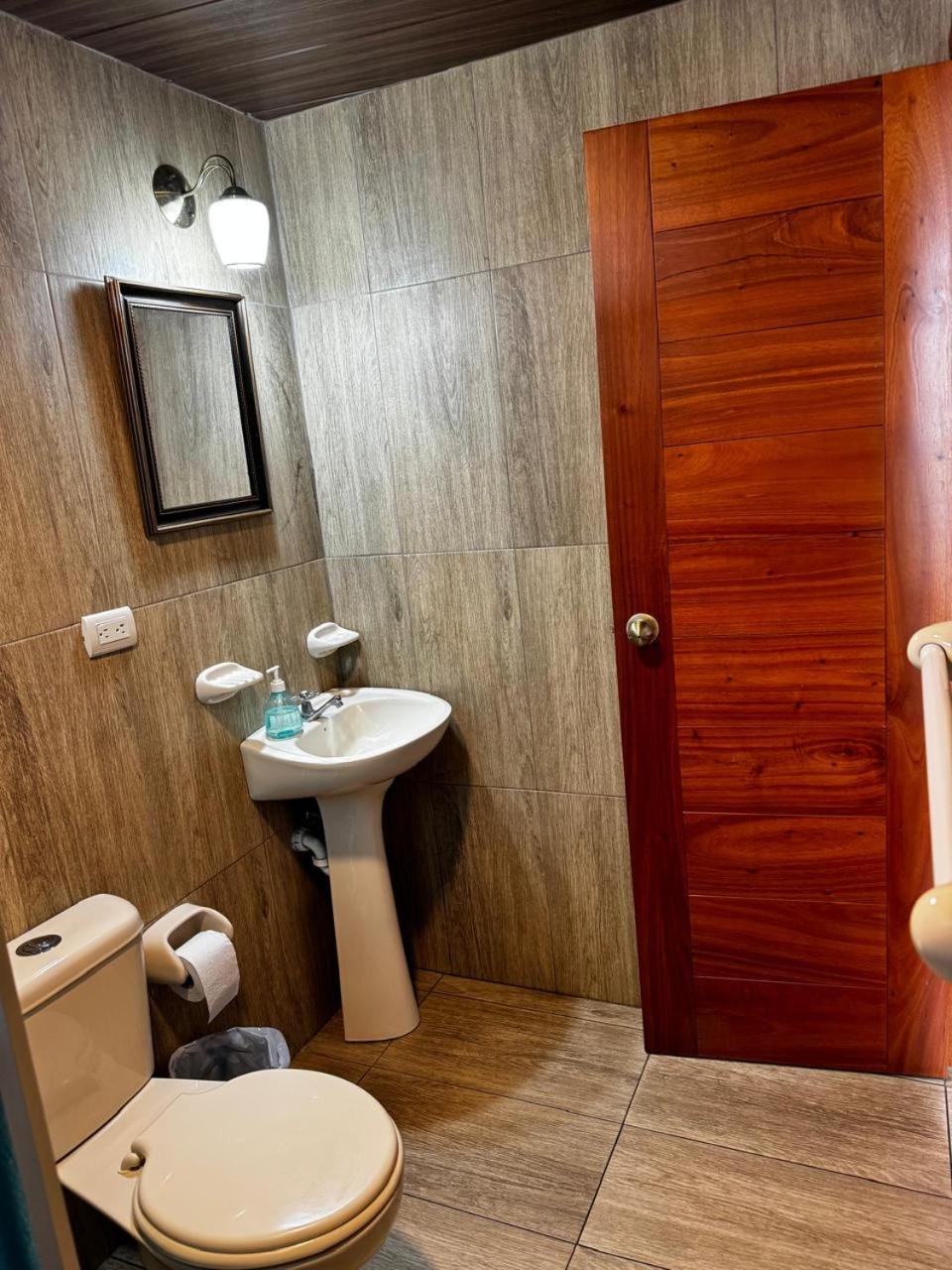 Hostal Muyuyo Пуэрто-Айора Экстерьер фото